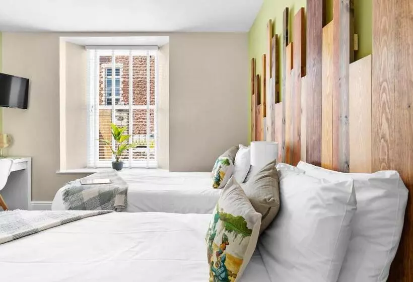 Park View R & R   Adult Only   Self Catering   Free Parking   Ev Point