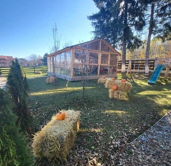 پانسیون Eden By The Mountain