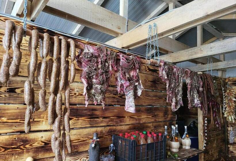 پانسیون Eden By The Mountain