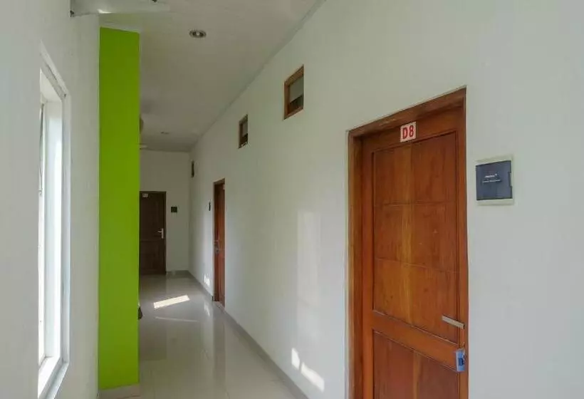 Majatalo Reddoorz Near Pakuwon Mall Solo Baru