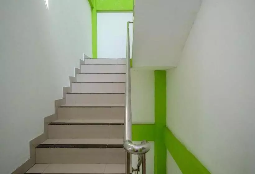 Majatalo Reddoorz Near Pakuwon Mall Solo Baru