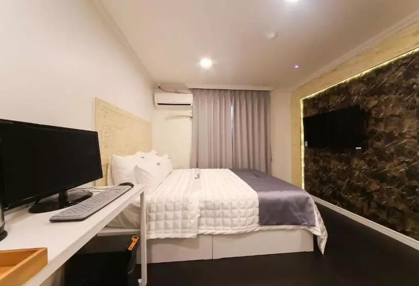 Prince Motel