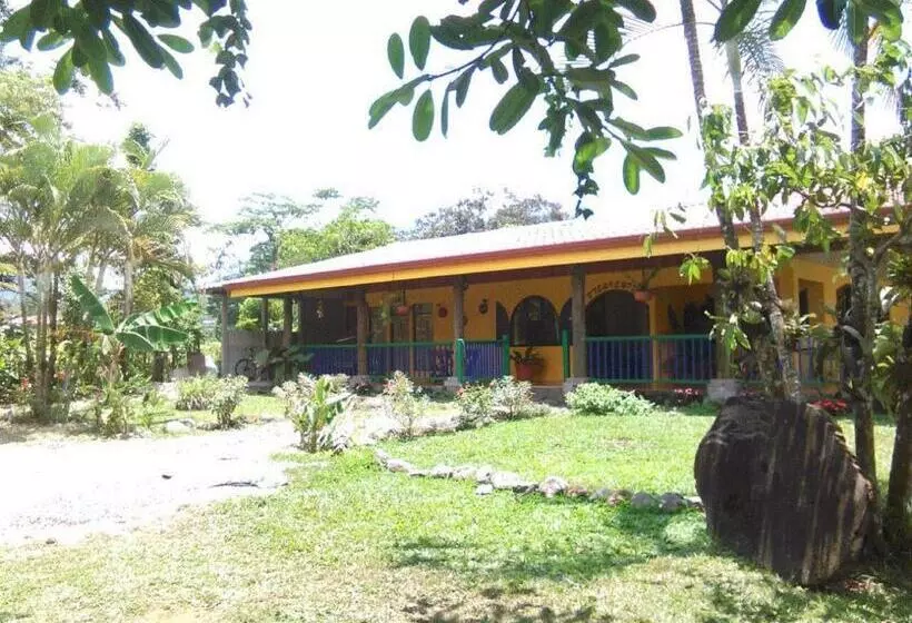 ユースホステル Rio Celeste Backpackers
