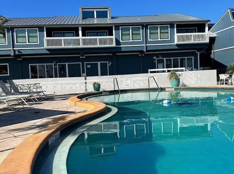 Hotelli The Suites At Fishermen S Village 2 Bedroom Suites