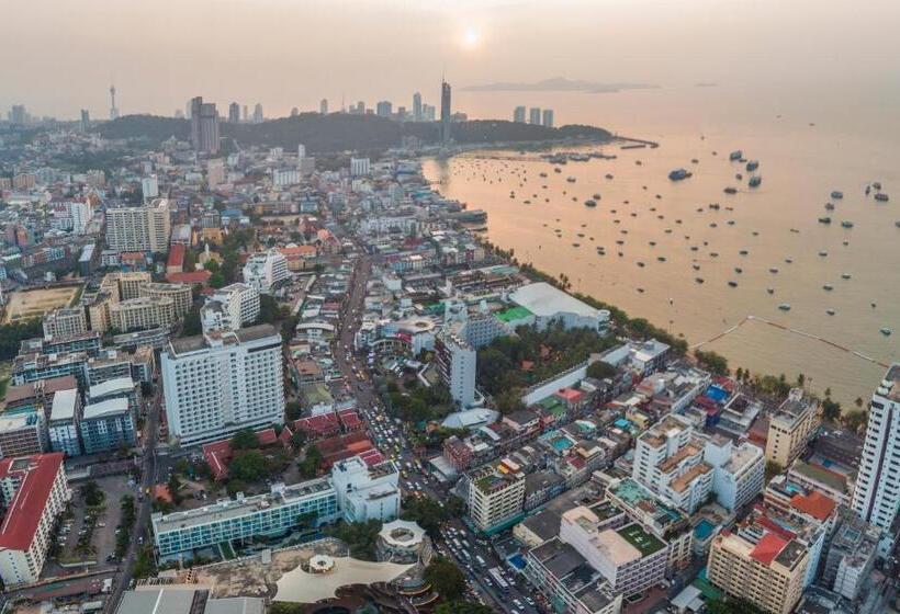 فندق Baraquda Heeton Pattaya By Compass Hospitality
