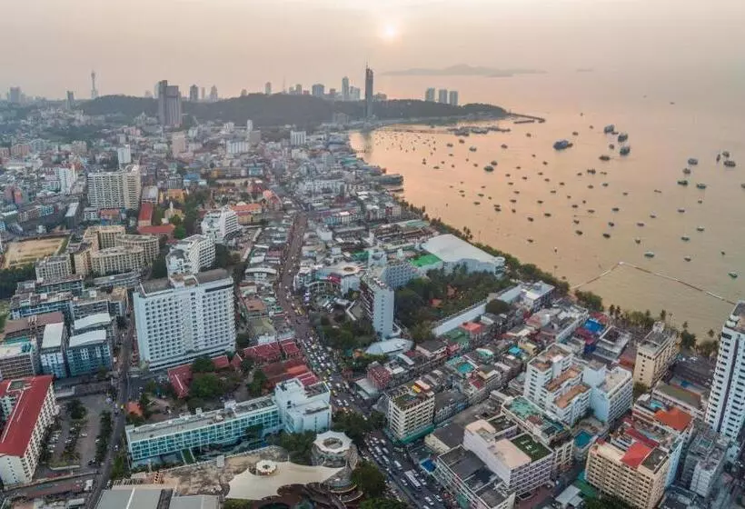 فندق Baraquda Heeton Pattaya By Compass Hospitality