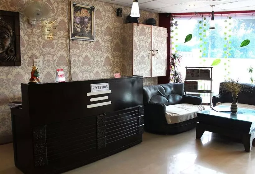 ホテル Fab Ashu Palace