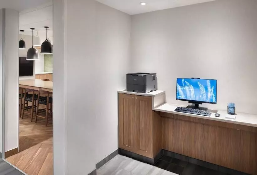 Отель Fairfield Inn & Suites By Marriott West Kelowna