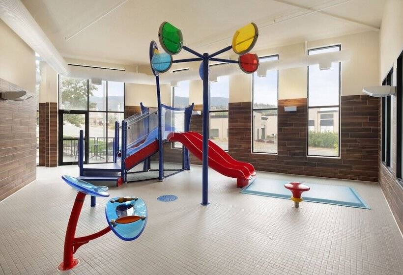 호텔 Fairfield Inn & Suites By Marriott West Kelowna