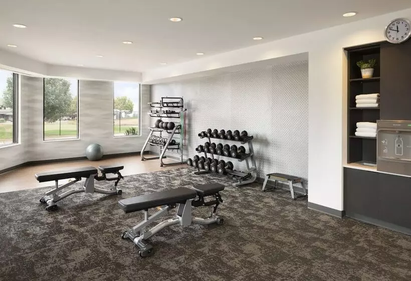 Отель Fairfield Inn & Suites By Marriott West Kelowna