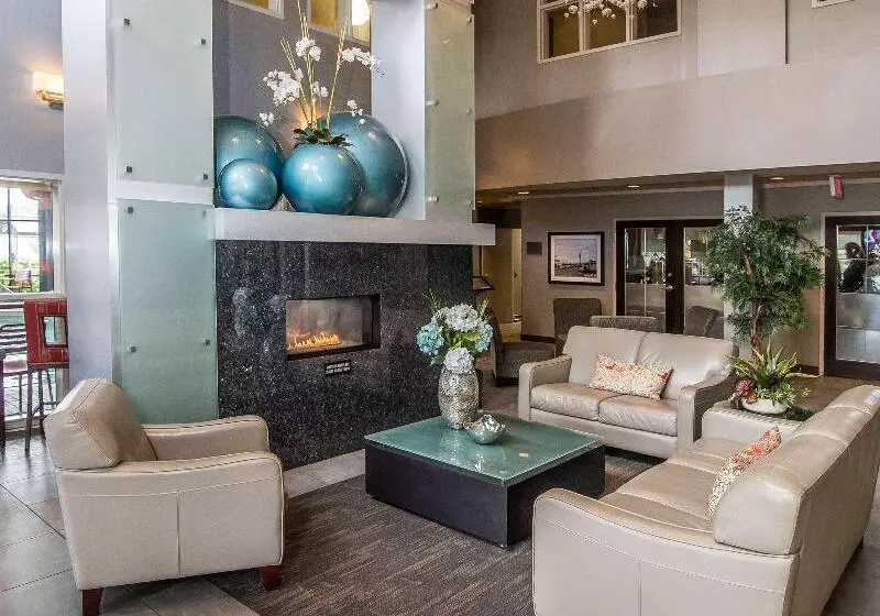 Отель Fairfield Inn & Suites By Marriott West Kelowna