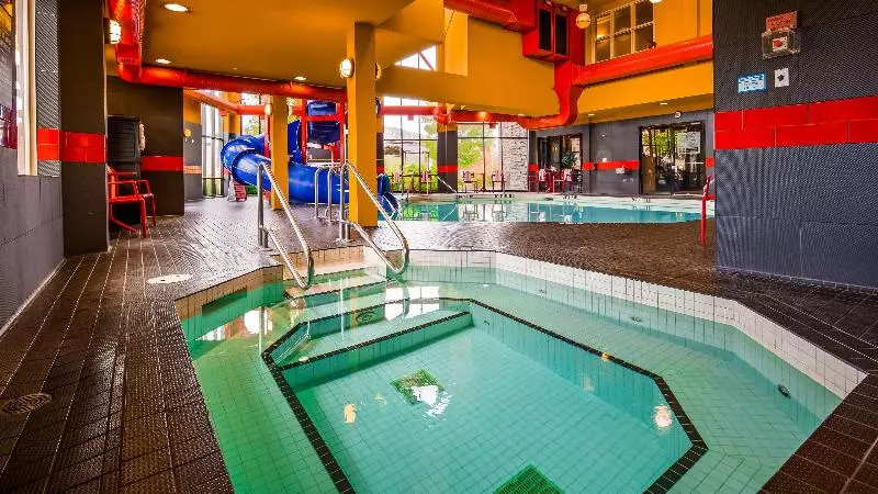 Отель Fairfield Inn & Suites By Marriott West Kelowna