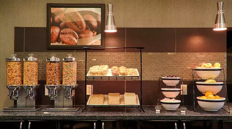 Отель Fairfield Inn & Suites By Marriott West Kelowna