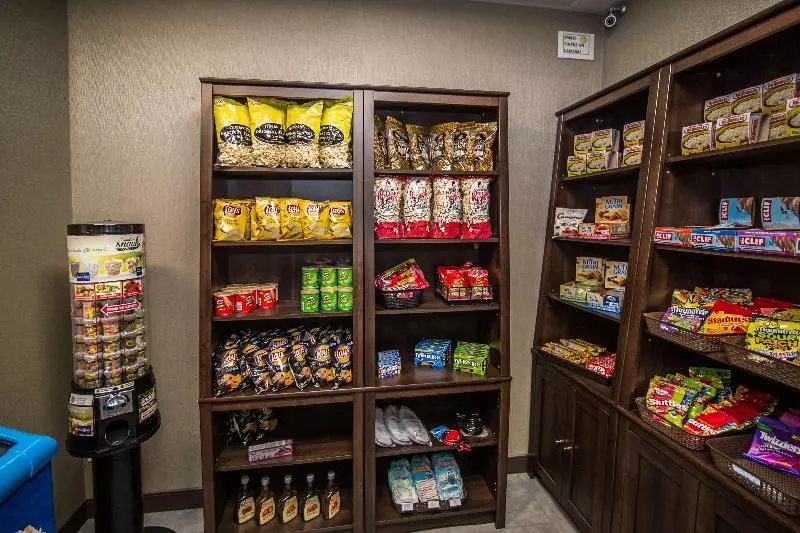 Отель Fairfield Inn & Suites By Marriott West Kelowna