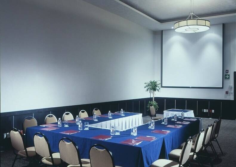 فندق Fiesta Inn Express Ciudad Obregón