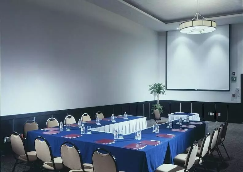 Otel Fiesta Inn Express Ciudad Obregón