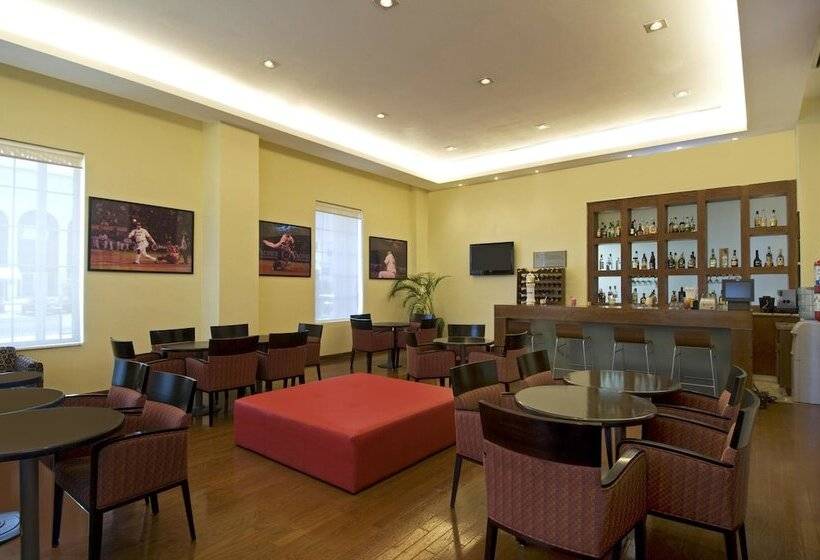 فندق Fiesta Inn Express Ciudad Obregón