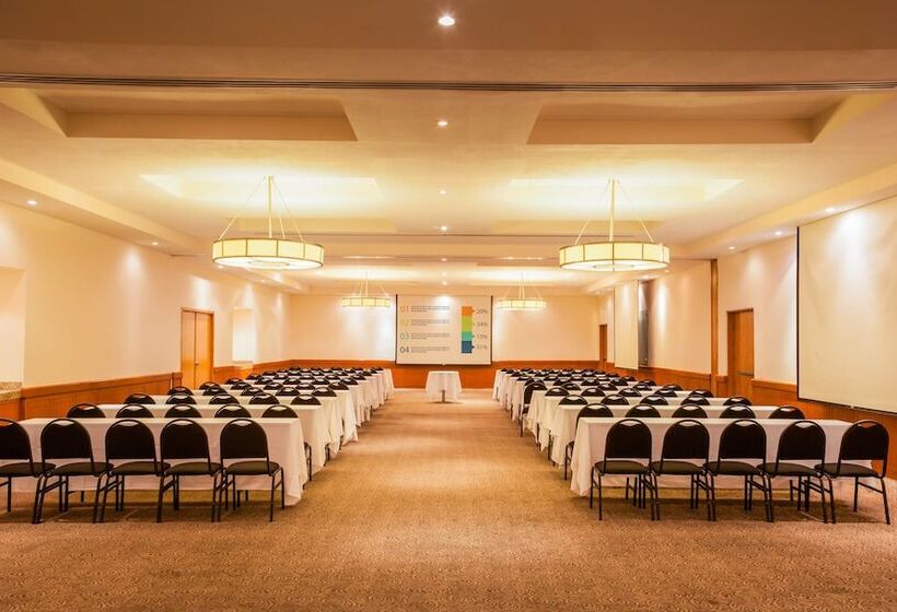 فندق Fiesta Inn Monterrey Fundidora