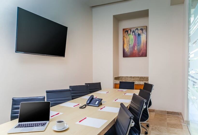 فندق Fiesta Inn Monterrey Fundidora