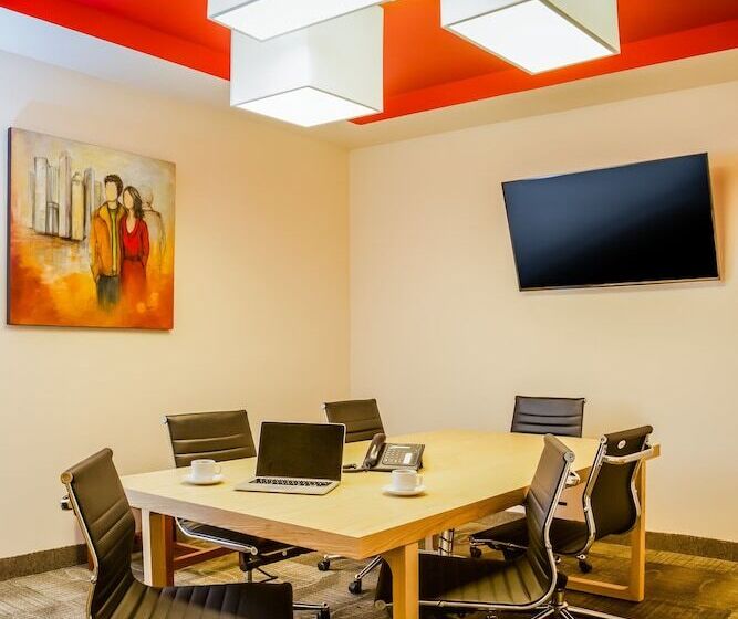 فندق Fiesta Inn Monterrey Fundidora