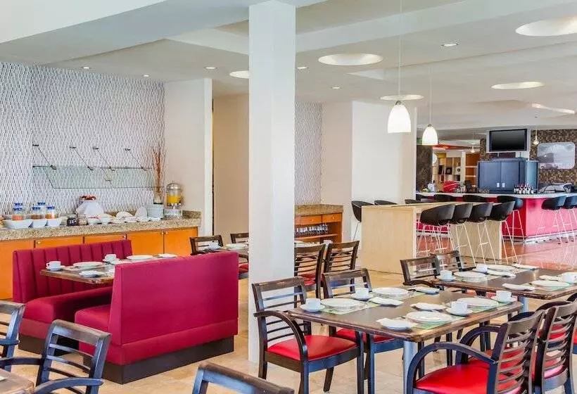 Hotel Fiesta Inn Monterrey Fundidora