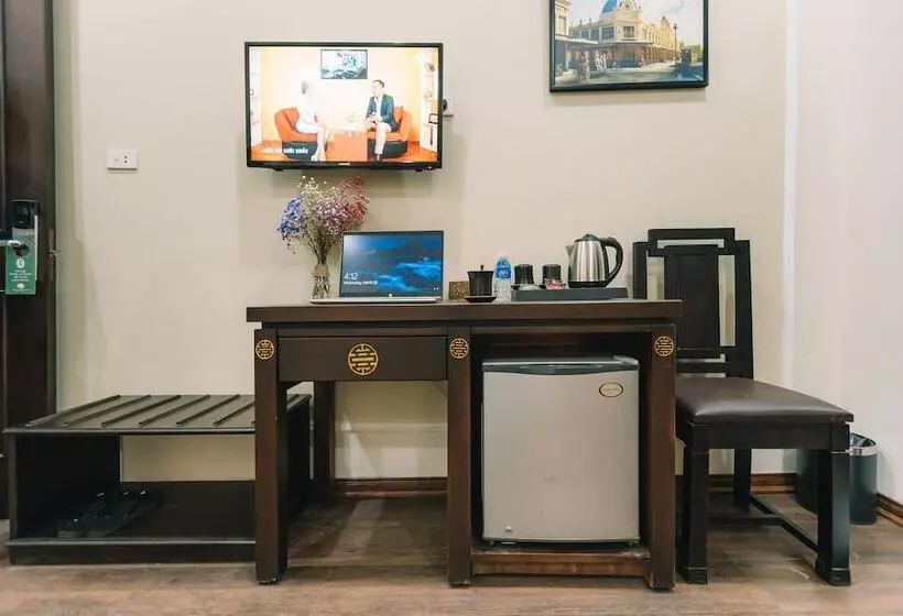 Hanoi Lake View Hotel & Travel