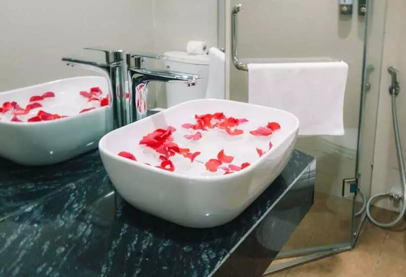 Hanoi Lake View Hotel & Travel