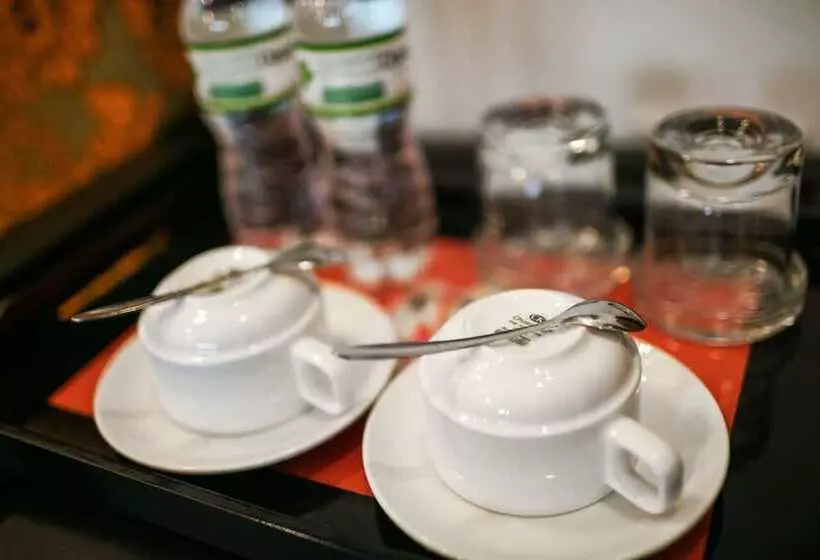 Hanoi Lake View Hotel & Travel