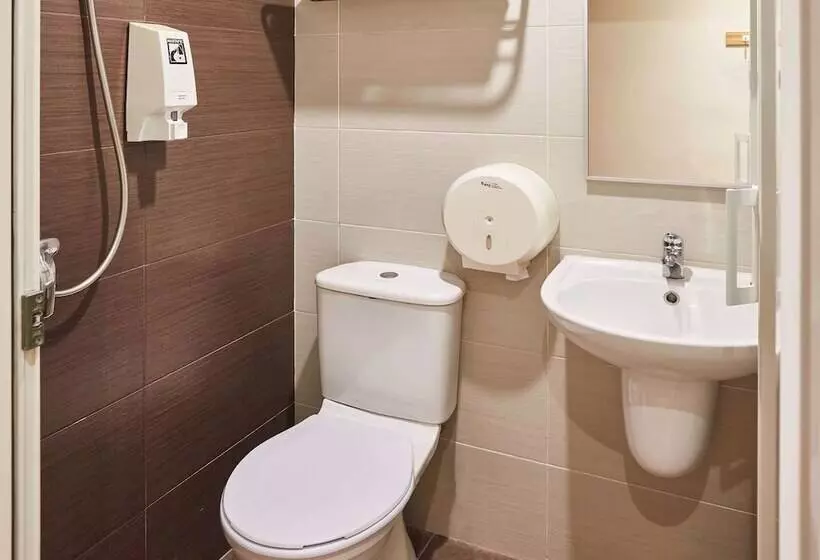 Hotel Ibis Budget Singapore West Coast