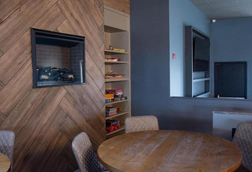 בית מלון כפרי Travelodge By Wyndham Roberval