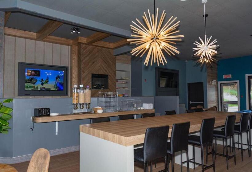 בית מלון כפרי Travelodge By Wyndham Roberval