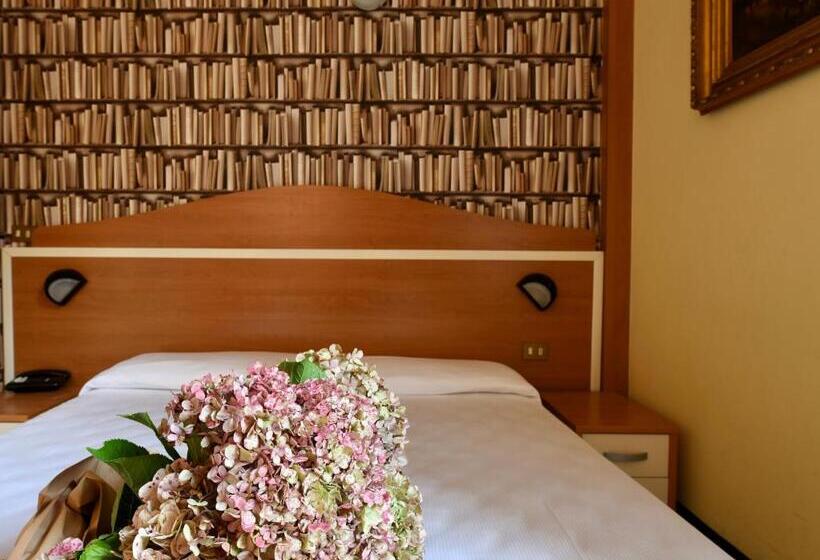 فندق Villa Maria & Apartment