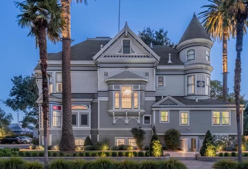 Bed and Breakfast The George   Luxury Boutique Inn