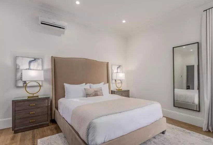 ベッドアンドブレックファースト The George   Luxury Boutique Inn