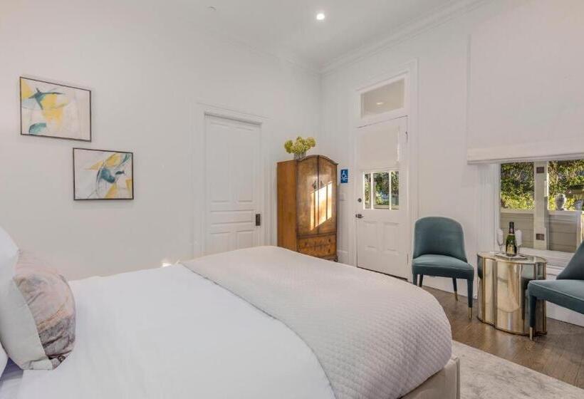 Bed and Breakfast The George   Luxury Boutique Inn