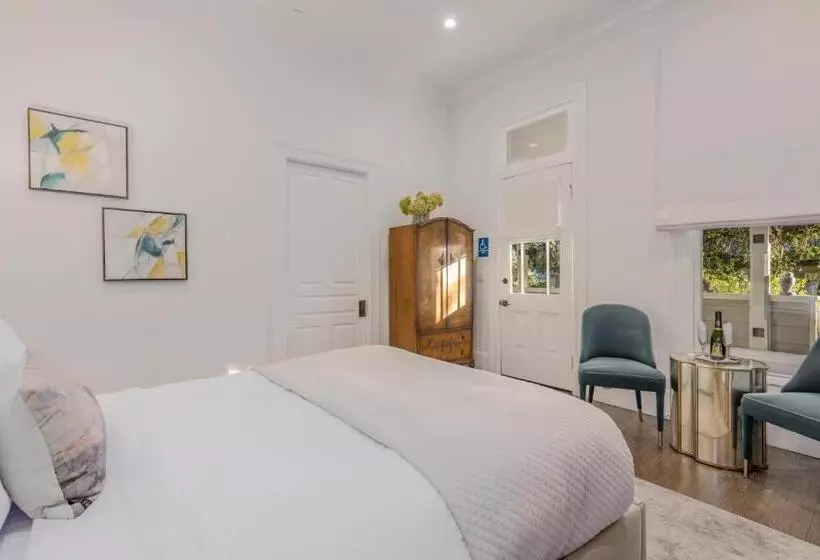 ベッドアンドブレックファースト The George   Luxury Boutique Inn