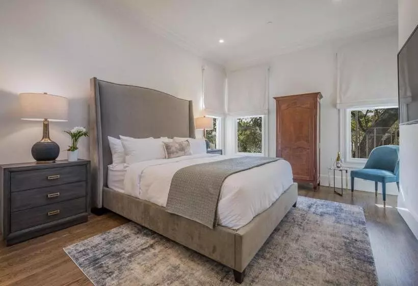 ベッドアンドブレックファースト The George   Luxury Boutique Inn