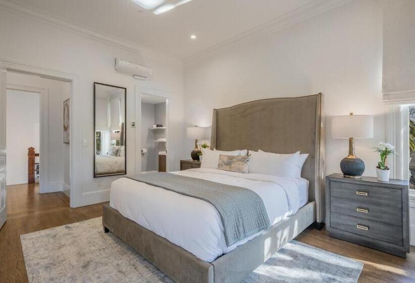 Bed and Breakfast The George   Luxury Boutique Inn