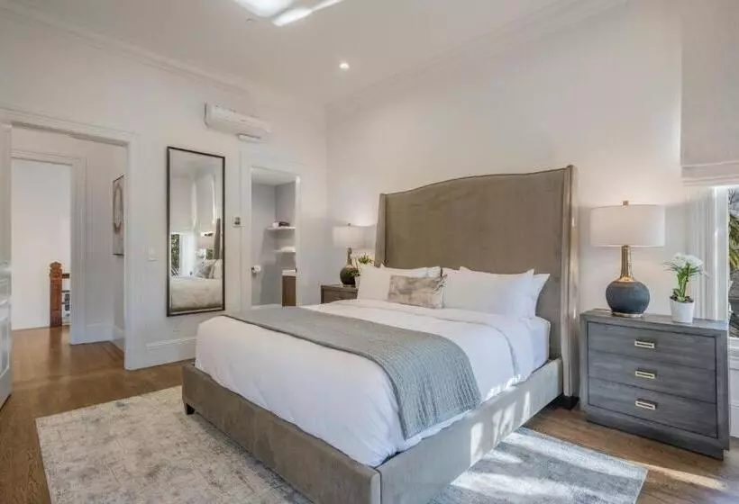 ベッドアンドブレックファースト The George   Luxury Boutique Inn
