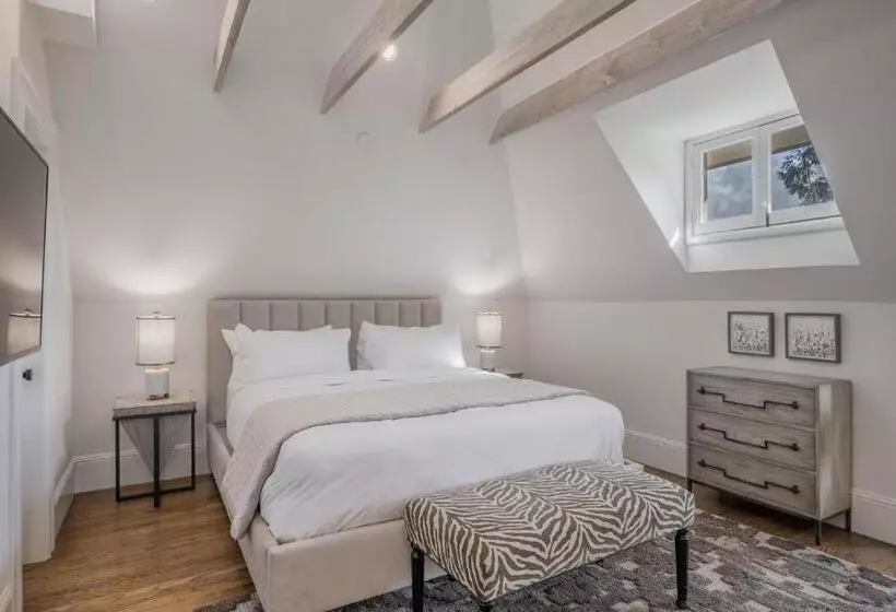 ベッドアンドブレックファースト The George   Luxury Boutique Inn