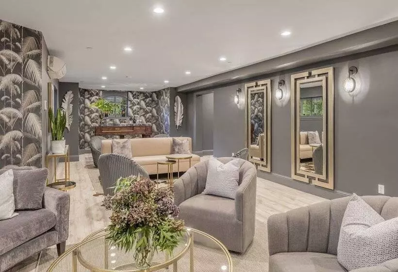 ベッドアンドブレックファースト The George   Luxury Boutique Inn