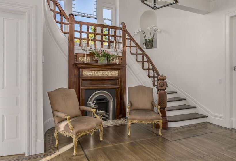 Bed and Breakfast The George   Luxury Boutique Inn