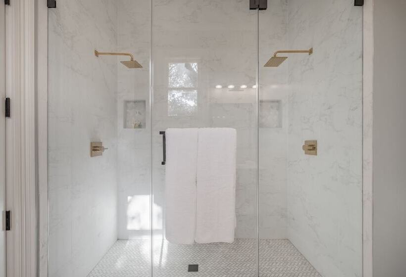 Bed and Breakfast The George   Luxury Boutique Inn