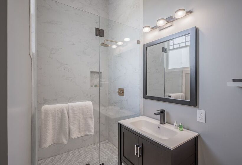 Bed and Breakfast The George   Luxury Boutique Inn