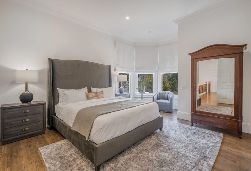 Bed and Breakfast The George   Luxury Boutique Inn