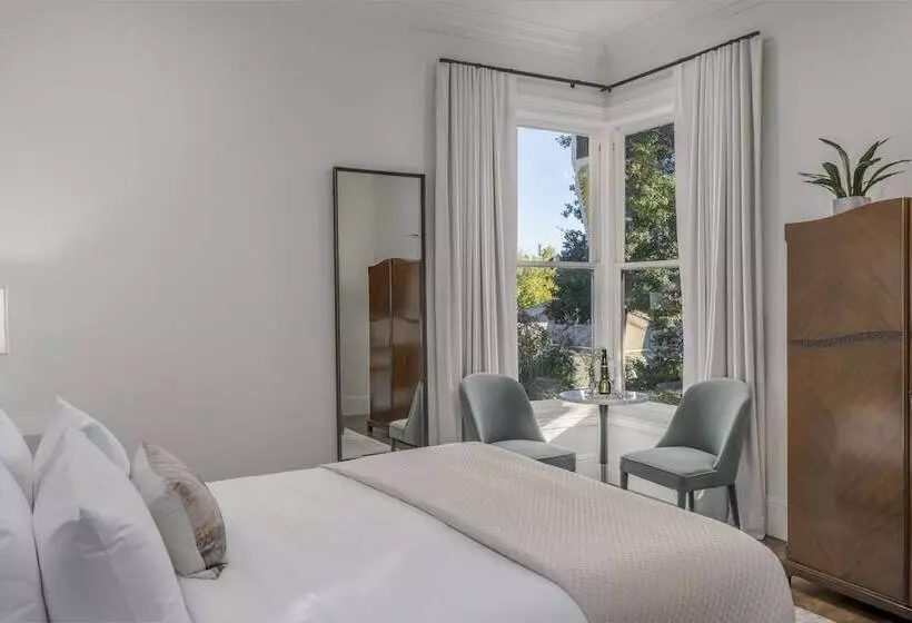 ベッドアンドブレックファースト The George   Luxury Boutique Inn