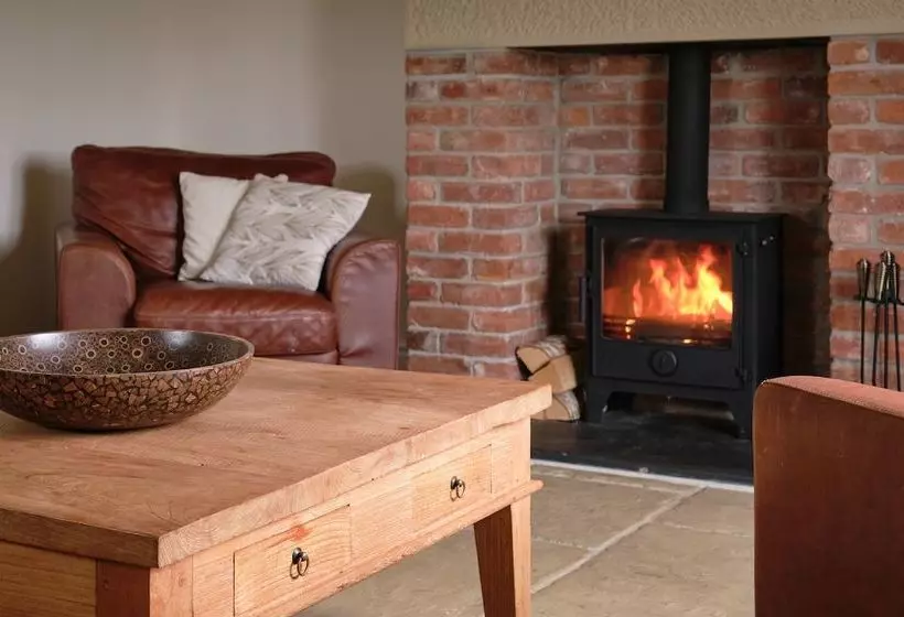 Curlew Cottage At Millfields Farm