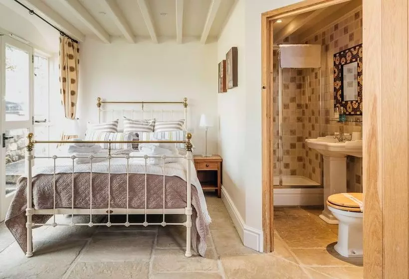 Curlew Cottage At Millfields Farm