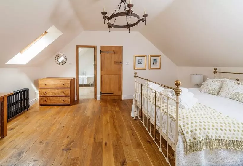Curlew Cottage At Millfields Farm