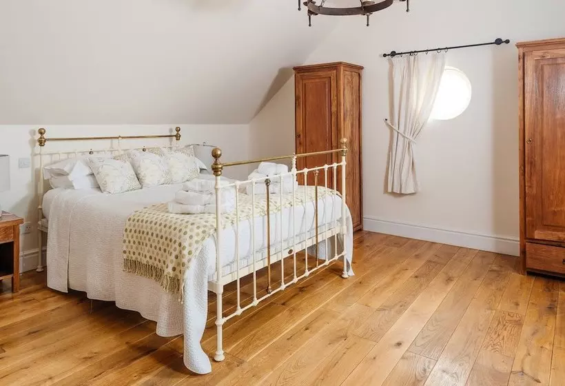 Curlew Cottage At Millfields Farm